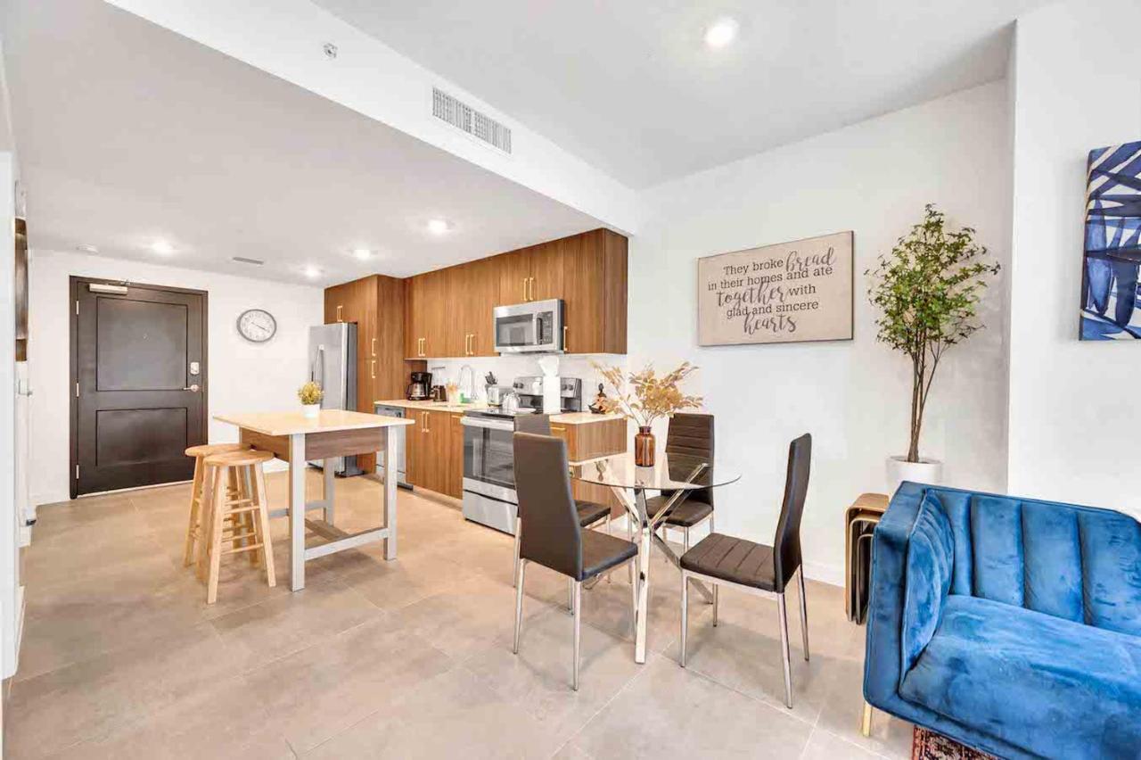 Charming In The Heart Of Downtown With Free Parking Apartamento