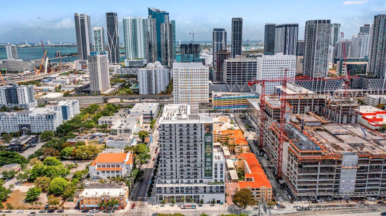 Charming In The Heart Of Downtown With Free Parking Apartamento